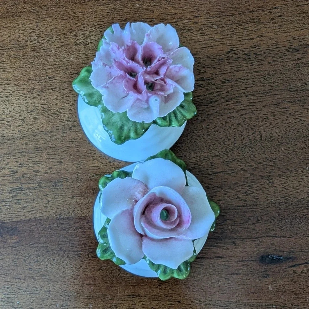 Vtg Aynsley Small Salt & Pepper‎ Shakers Pink Floral Bone China English Cottage